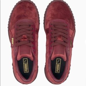 California chic in the luxe look of Cali Velour.
Color: Burgundy-Puma Team Gold